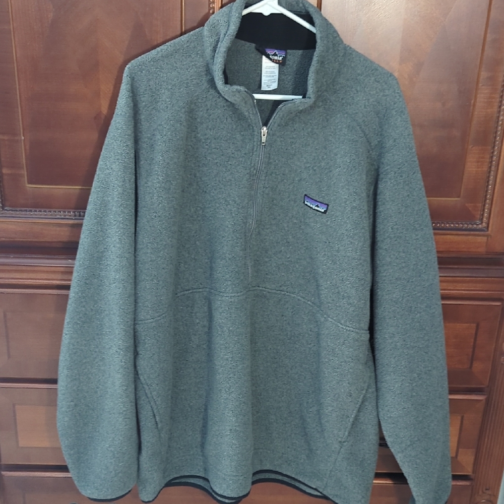 Patagonia Men's Zip-Up Sweater in Charcoal